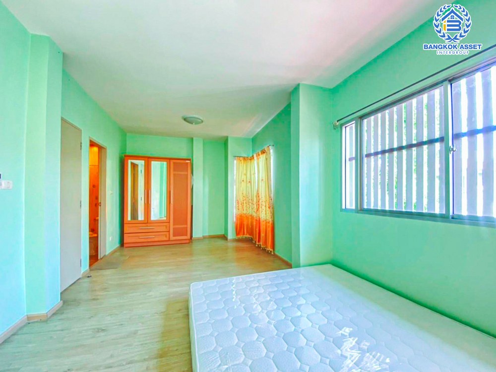 *****ทาวน์เฮ้าส์มือสอง โครงการ เอโทล บาหลีบีช มอเตอร์เวย์-ลาดกระบัง เนื้อที่ 35.20 ตร.ว. ฟังก์ชัน 3 ห้องนอน 2 ห้องน้ำ 2 ที่จอดรถ ภายในสภาพดีเยี่ยม พร้อมเข้าอยู่ บนทำเลเดินทางสะดวก เชื่อมต่อถนนอ่อนนุช-ลาดกระบัง ถนนร่มเกล้า ใกล้ซีคอนสเเควร์ เมกาบางนา และจุดขึ้นมอเตอร์เวย์ลาดกระบัง