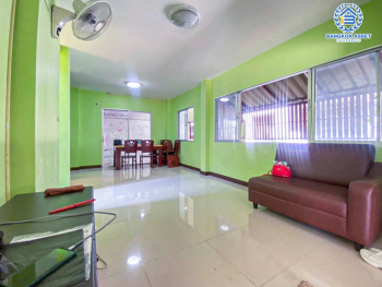 *****ทาวน์เฮ้าส์มือสอง โครงการ เอโทล บาหลีบีช มอเตอร์เวย์-ลาดกระบัง เนื้อที่ 35.20 ตร.ว. ฟังก์ชัน 3 ห้องนอน 2 ห้องน้ำ 2 ที่จอดรถ ภายในสภาพดีเยี่ยม พร้อมเข้าอยู่ บนทำเลเดินทางสะดวก เชื่อมต่อถนนอ่อนนุช-ลาดกระบัง ถนนร่มเกล้า ใกล้ซีคอนสเเควร์ เมกาบางนา และจุดขึ้นมอเตอร์เวย์ลาดกระบัง