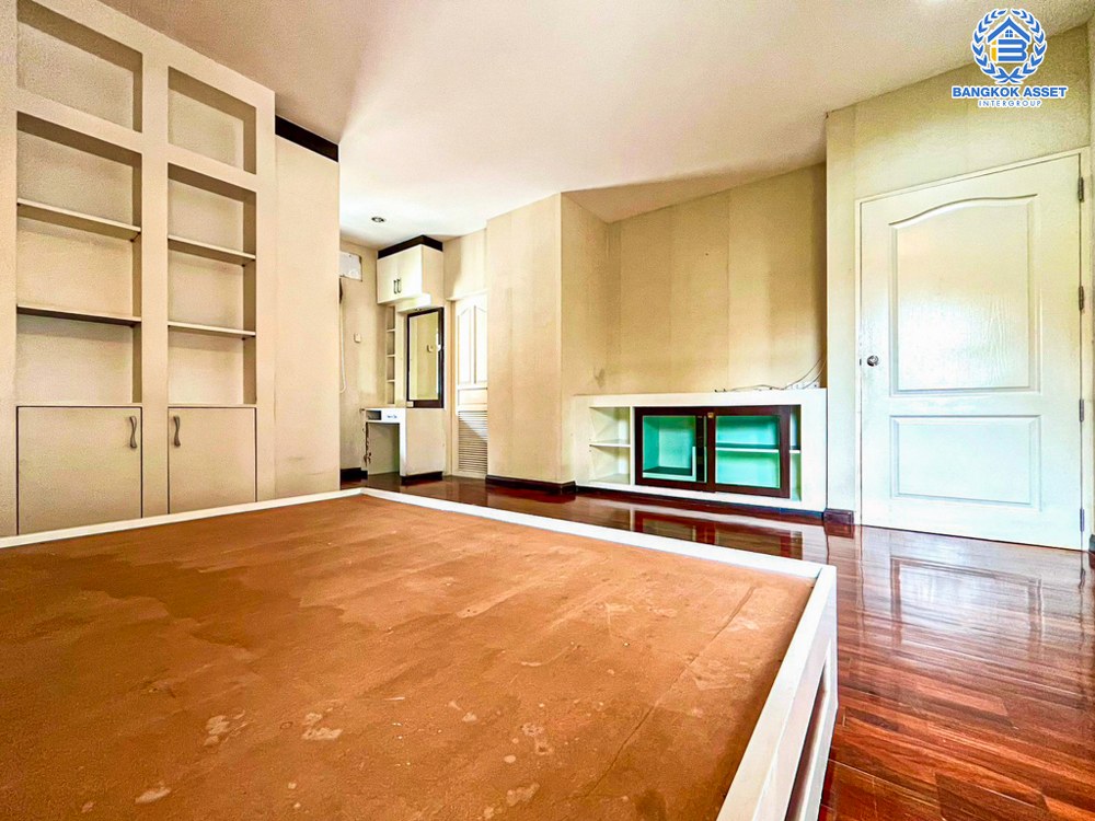 *****บ้านเดี่ยวมือสอง โครงการ นันทวดี บางศรีเมือง เนื้อที่ 77 ตร.ว. ฟังก์ชัน 4 ห้องนอน 4 ห้องน้ำ 2 ที่จอดรถ บ้านหลังใหญ่ สภาพภายในดีเยี่ยม พร้อมเข้าอยู่ บนทำเลแห่งการเดินทาง เชื่อมต่อถนนรัตนาธิเบศร์ ถนนติวานนท์ ถนนนครอินทร์ ใกล้รถไฟฟ้าสายสีม่วง "สถานีพระนั่งเกล้า" จองเลย!