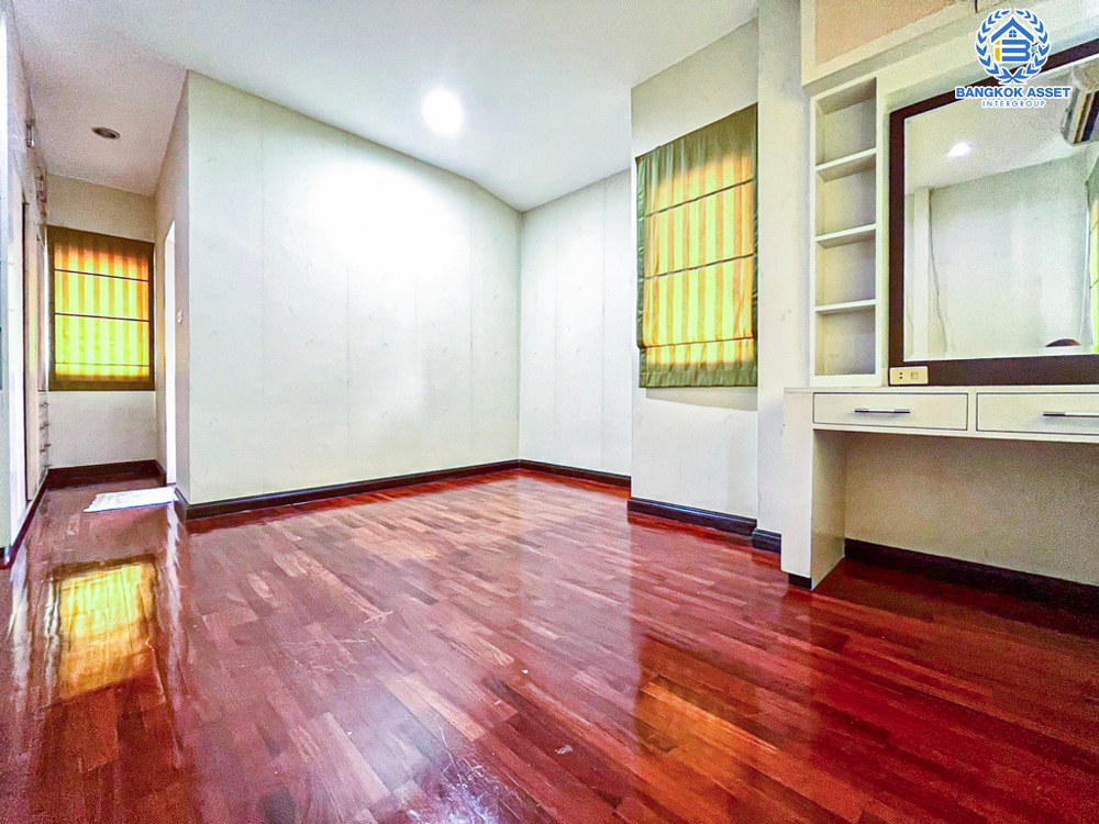 *****บ้านเดี่ยวมือสอง โครงการ นันทวดี บางศรีเมือง เนื้อที่ 77 ตร.ว. ฟังก์ชัน 4 ห้องนอน 4 ห้องน้ำ 2 ที่จอดรถ บ้านหลังใหญ่ สภาพภายในดีเยี่ยม พร้อมเข้าอยู่ บนทำเลแห่งการเดินทาง เชื่อมต่อถนนรัตนาธิเบศร์ ถนนติวานนท์ ถนนนครอินทร์ ใกล้รถไฟฟ้าสายสีม่วง "สถานีพระนั่งเกล้า" จองเลย!