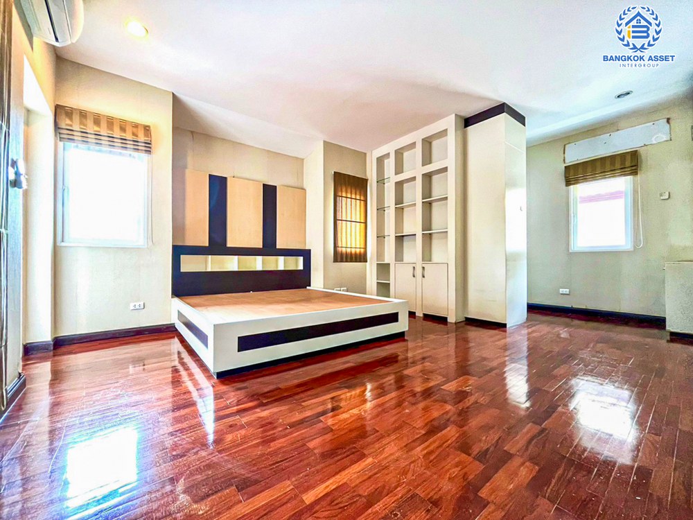 *****บ้านเดี่ยวมือสอง โครงการ นันทวดี บางศรีเมือง เนื้อที่ 77 ตร.ว. ฟังก์ชัน 4 ห้องนอน 4 ห้องน้ำ 2 ที่จอดรถ บ้านหลังใหญ่ สภาพภายในดีเยี่ยม พร้อมเข้าอยู่ บนทำเลแห่งการเดินทาง เชื่อมต่อถนนรัตนาธิเบศร์ ถนนติวานนท์ ถนนนครอินทร์ ใกล้รถไฟฟ้าสายสีม่วง "สถานีพระนั่งเกล้า" จองเลย!