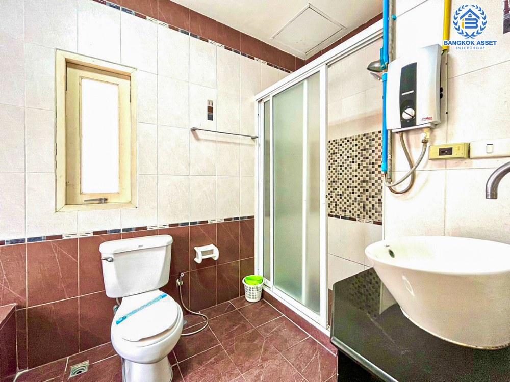 *****บ้านเดี่ยวมือสอง โครงการ นันทวดี บางศรีเมือง เนื้อที่ 77 ตร.ว. ฟังก์ชัน 4 ห้องนอน 4 ห้องน้ำ 2 ที่จอดรถ บ้านหลังใหญ่ สภาพภายในดีเยี่ยม พร้อมเข้าอยู่ บนทำเลแห่งการเดินทาง เชื่อมต่อถนนรัตนาธิเบศร์ ถนนติวานนท์ ถนนนครอินทร์ ใกล้รถไฟฟ้าสายสีม่วง "สถานีพระนั่งเกล้า" จองเลย!