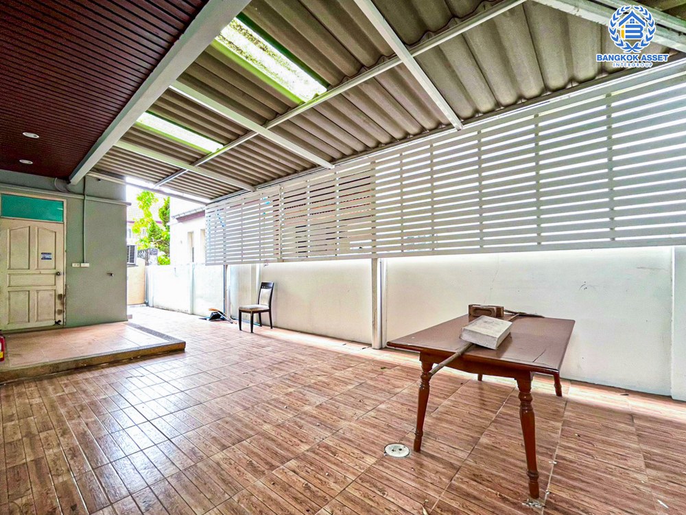 *****บ้านเดี่ยวมือสอง โครงการ นันทวดี บางศรีเมือง เนื้อที่ 77 ตร.ว. ฟังก์ชัน 4 ห้องนอน 4 ห้องน้ำ 2 ที่จอดรถ บ้านหลังใหญ่ สภาพภายในดีเยี่ยม พร้อมเข้าอยู่ บนทำเลแห่งการเดินทาง เชื่อมต่อถนนรัตนาธิเบศร์ ถนนติวานนท์ ถนนนครอินทร์ ใกล้รถไฟฟ้าสายสีม่วง "สถานีพระนั่งเกล้า" จองเลย!