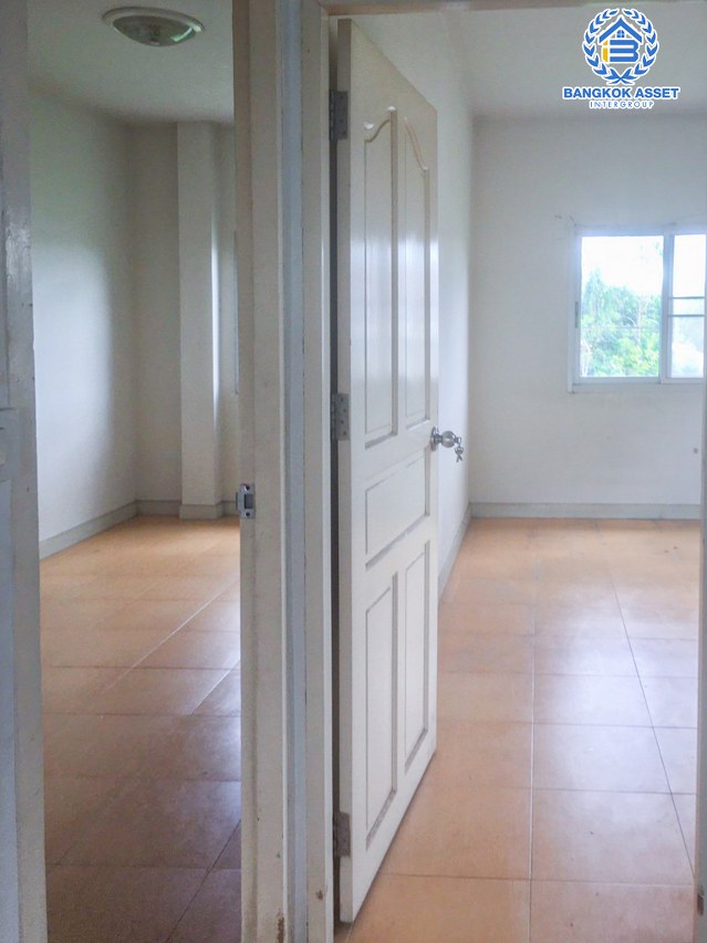 *****บ้านแฝดมือสองกรุงเทพมหานคร หมู่บ้าน เพชรเกษม68 แยก 37 เนื้อที่กว้าง 37.7 ตร.ว. ฟังก์ชัน 3 ห้องนอน 2 ห้องน้ำ 2 ที่จอดรถ บ้านสภาพพร้อมอยู่ บนทำเลดี เชื่อมต่อถนนเพชรเกษม ถนนพุทธมณฑล สาย 1 ใกล้จุดขึ้นทางด่วน "พระราม2" และรถไฟฟ้าสายสีน้ำเงิน "สถานีบางแค" เพียง 12 นาทีเท่านั้น!!