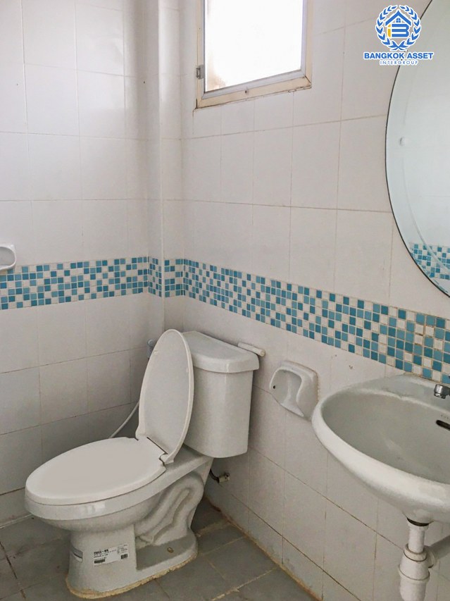 *****บ้านแฝดมือสองกรุงเทพมหานคร หมู่บ้าน เพชรเกษม68 แยก 37 เนื้อที่กว้าง 37.7 ตร.ว. ฟังก์ชัน 3 ห้องนอน 2 ห้องน้ำ 2 ที่จอดรถ บ้านสภาพพร้อมอยู่ บนทำเลดี เชื่อมต่อถนนเพชรเกษม ถนนพุทธมณฑล สาย 1 ใกล้จุดขึ้นทางด่วน "พระราม2" และรถไฟฟ้าสายสีน้ำเงิน "สถานีบางแค" เพียง 12 นาทีเท่านั้น!!