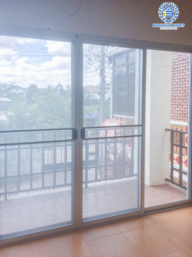 *****บ้านแฝดมือสองกรุงเทพมหานคร หมู่บ้าน เพชรเกษม68 แยก 37 เนื้อที่กว้าง 37.7 ตร.ว. ฟังก์ชัน 3 ห้องนอน 2 ห้องน้ำ 2 ที่จอดรถ บ้านสภาพพร้อมอยู่ บนทำเลดี เชื่อมต่อถนนเพชรเกษม ถนนพุทธมณฑล สาย 1 ใกล้จุดขึ้นทางด่วน "พระราม2" และรถไฟฟ้าสายสีน้ำเงิน "สถานีบางแค" เพียง 12 นาทีเท่านั้น!!