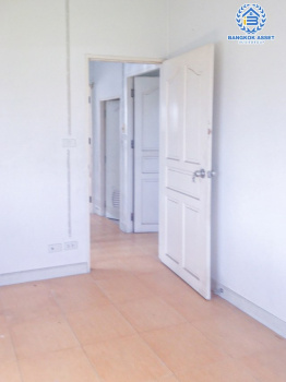 *****บ้านแฝดมือสองกรุงเทพมหานคร หมู่บ้าน เพชรเกษม68 แยก 37 เนื้อที่กว้าง 37.7 ตร.ว. ฟังก์ชัน 3 ห้องนอน 2 ห้องน้ำ 2 ที่จอดรถ บ้านสภาพพร้อมอยู่ บนทำเลดี เชื่อมต่อถนนเพชรเกษม ถนนพุทธมณฑล สาย 1 ใกล้จุดขึ้นทางด่วน "พระราม2" และรถไฟฟ้าสายสีน้ำเงิน "สถานีบางแค" เพียง 12 นาทีเท่านั้น!!