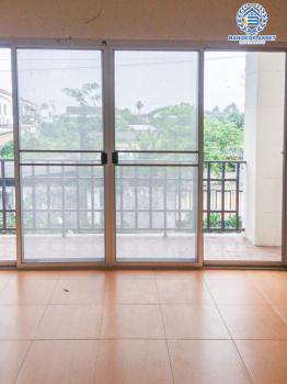 *****บ้านแฝดมือสองกรุงเทพมหานคร หมู่บ้าน เพชรเกษม68 แยก 37 เนื้อที่กว้าง 37.7 ตร.ว. ฟังก์ชัน 3 ห้องนอน 2 ห้องน้ำ 2 ที่จอดรถ บ้านสภาพพร้อมอยู่ บนทำเลดี เชื่อมต่อถนนเพชรเกษม ถนนพุทธมณฑล สาย 1 ใกล้จุดขึ้นทางด่วน "พระราม2" และรถไฟฟ้าสายสีน้ำเงิน "สถานีบางแค" เพียง 12 นาทีเท่านั้น!!