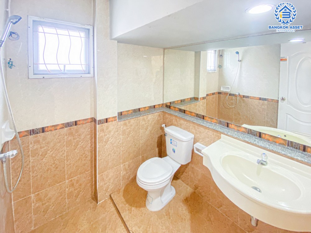 *****บ้านเดี่ยวมือสอง ชวนชื่น ปิ่นเกล้า-วงแหวน เนื้อที่ 56.50 ตร.ว. ฟังก์ชัน 3 ห้องนอน 2 ห้องน้ำ 2 ที่จอดรถ บ้านสภาพสวย พร้อมเข้าอยู่ โครงการบนทำเลเดินทางสะดวก เชื่อมต่อถนนกาญจนาเษก(วงแหวนรอบนอก) ถนนอัจฉริยะพัฒนา ถนนรัตนาธิเบศร์ ใกล้เซ็นทรัล เวสต์เกต จุดขึ้นทางด่วน "ศรีรัช"