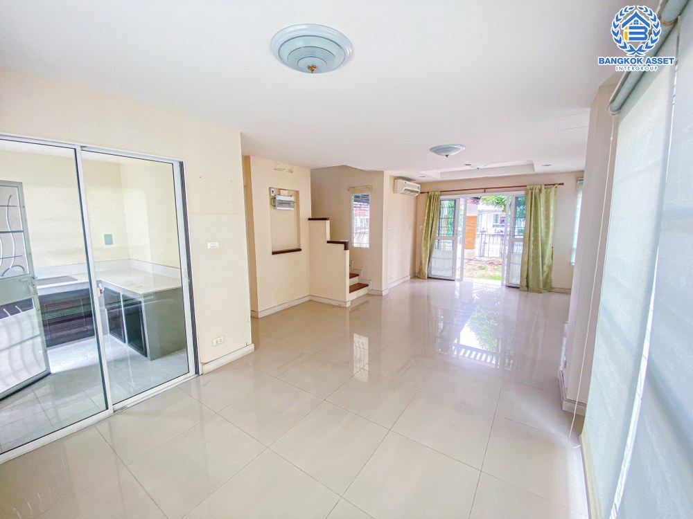 *****บ้านเดี่ยวมือสอง ชวนชื่น ปิ่นเกล้า-วงแหวน เนื้อที่ 56.50 ตร.ว. ฟังก์ชัน 3 ห้องนอน 2 ห้องน้ำ 2 ที่จอดรถ บ้านสภาพสวย พร้อมเข้าอยู่ โครงการบนทำเลเดินทางสะดวก เชื่อมต่อถนนกาญจนาเษก(วงแหวนรอบนอก) ถนนอัจฉริยะพัฒนา ถนนรัตนาธิเบศร์ ใกล้เซ็นทรัล เวสต์เกต จุดขึ้นทางด่วน "ศรีรัช"