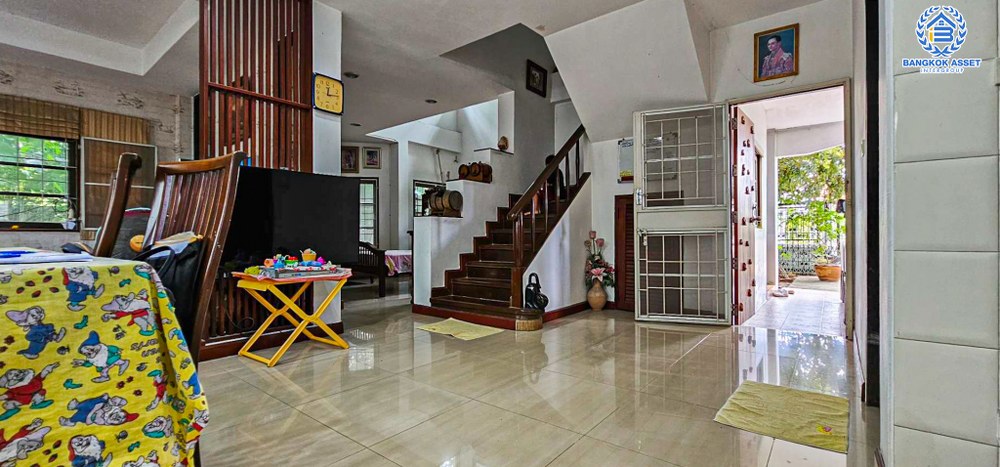 *****บ้านเดี่ยวมือสอง โครงการ กอบแก้ว กาญจนาภิเษก หลังมุม เนื้อที่ 90 ตร.ว. ฟังก์ชัน 3 ห้องนอน 3 ห้องน้ำ 2 ที่จอดรถ พร้อมเข้าอยู่ บนทำเลเดินทางสะดวก เชื่อมต่อถนนกาญจนาภิเษก ถนนคลองถนน ถนนแก้วอินทร์ ใกล้โครงการรถไฟฟ้าสายสีม่วง "สถานีคลองบางไผ่" และจุดขึ้นทางด่วน "ศรีรัช"