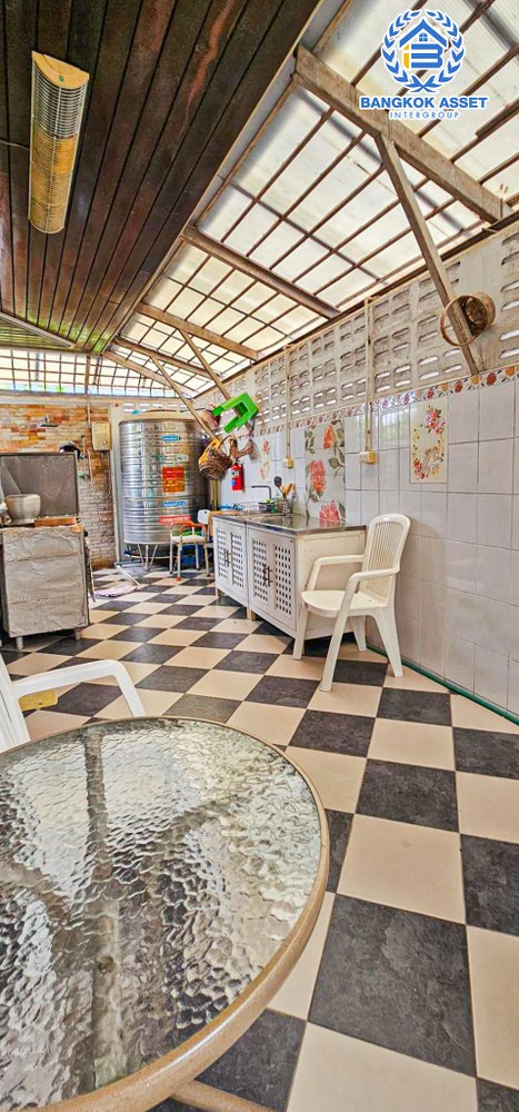 *****บ้านเดี่ยวมือสอง โครงการ กอบแก้ว กาญจนาภิเษก หลังมุม เนื้อที่ 90 ตร.ว. ฟังก์ชัน 3 ห้องนอน 3 ห้องน้ำ 2 ที่จอดรถ พร้อมเข้าอยู่ บนทำเลเดินทางสะดวก เชื่อมต่อถนนกาญจนาภิเษก ถนนคลองถนน ถนนแก้วอินทร์ ใกล้โครงการรถไฟฟ้าสายสีม่วง "สถานีคลองบางไผ่" และจุดขึ้นทางด่วน "ศรีรัช"