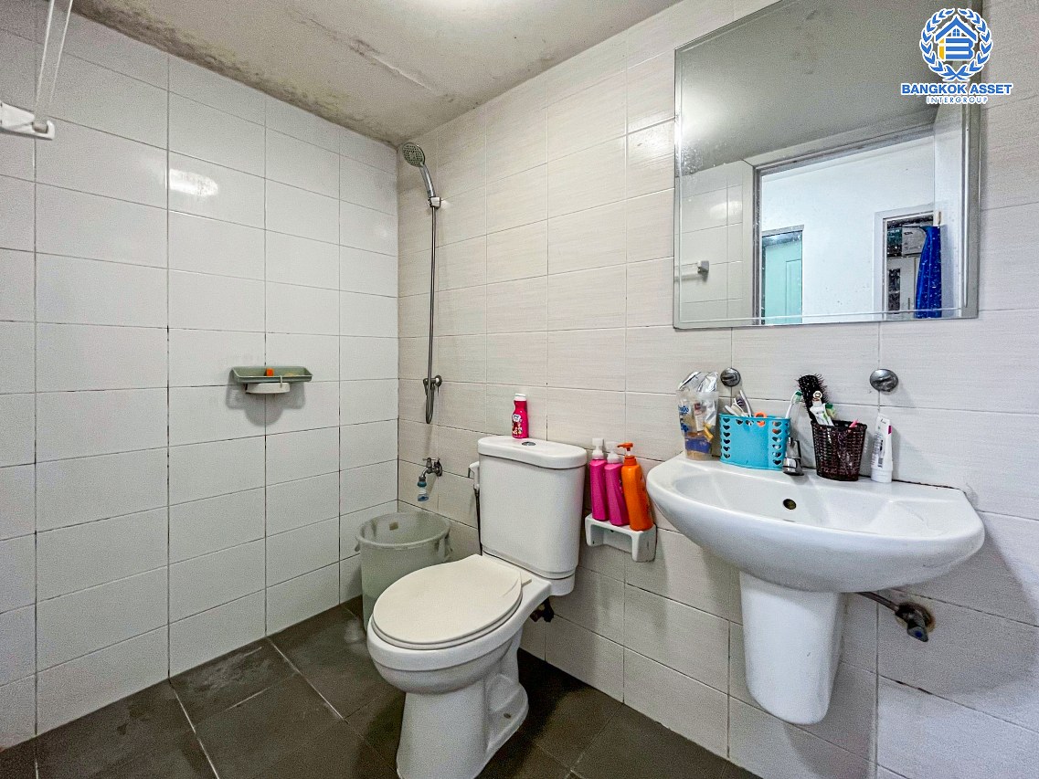 *****ทาวน์เฮ้าส์มือสองนนทบุรี โครงการ พฤกษาวิลล์28 วงแหวน-รัตนาธิเบศร์ หลังมุม เนื้อที่กว้างมากถึง 26 ตร.ว. ฟังก์ชัน 3 ห้องนอน 2 ห้องน้ำ 1 ที่จอดรถ ใกล้ส่วนกลาง บนทำเลแห่งการเดินทาง เชื่อมต่อถนนกาญจนาภิเษก ใกล้รถไฟฟ้าสายสีม่วง "สถานีตลาดบางใหญ่" และจุดขึ้นทางด่วน "กาญจนาภิเษก"