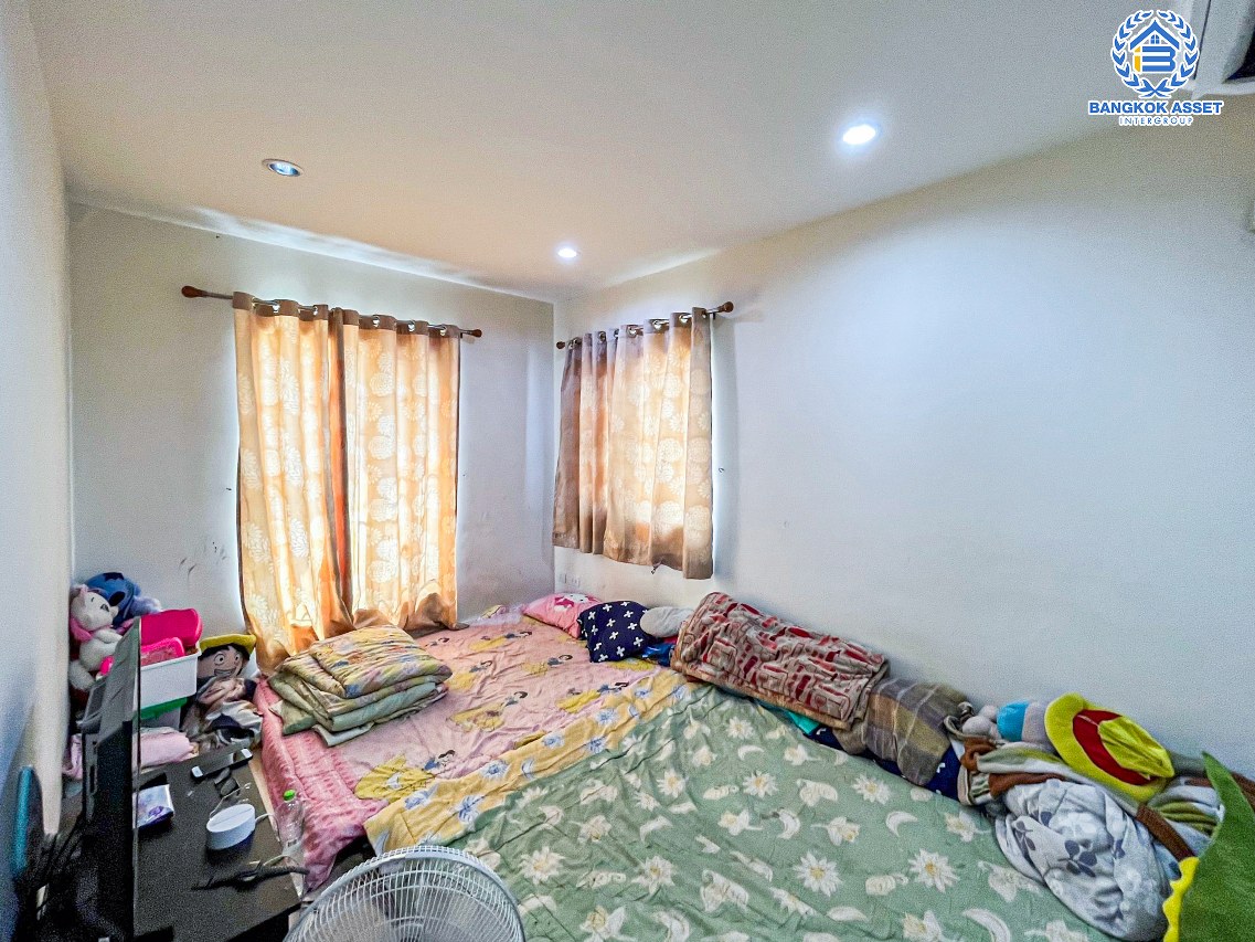 *****ทาวน์เฮ้าส์มือสองนนทบุรี โครงการ พฤกษาวิลล์28 วงแหวน-รัตนาธิเบศร์ หลังมุม เนื้อที่กว้างมากถึง 26 ตร.ว. ฟังก์ชัน 3 ห้องนอน 2 ห้องน้ำ 1 ที่จอดรถ ใกล้ส่วนกลาง บนทำเลแห่งการเดินทาง เชื่อมต่อถนนกาญจนาภิเษก ใกล้รถไฟฟ้าสายสีม่วง "สถานีตลาดบางใหญ่" และจุดขึ้นทางด่วน "กาญจนาภิเษก"