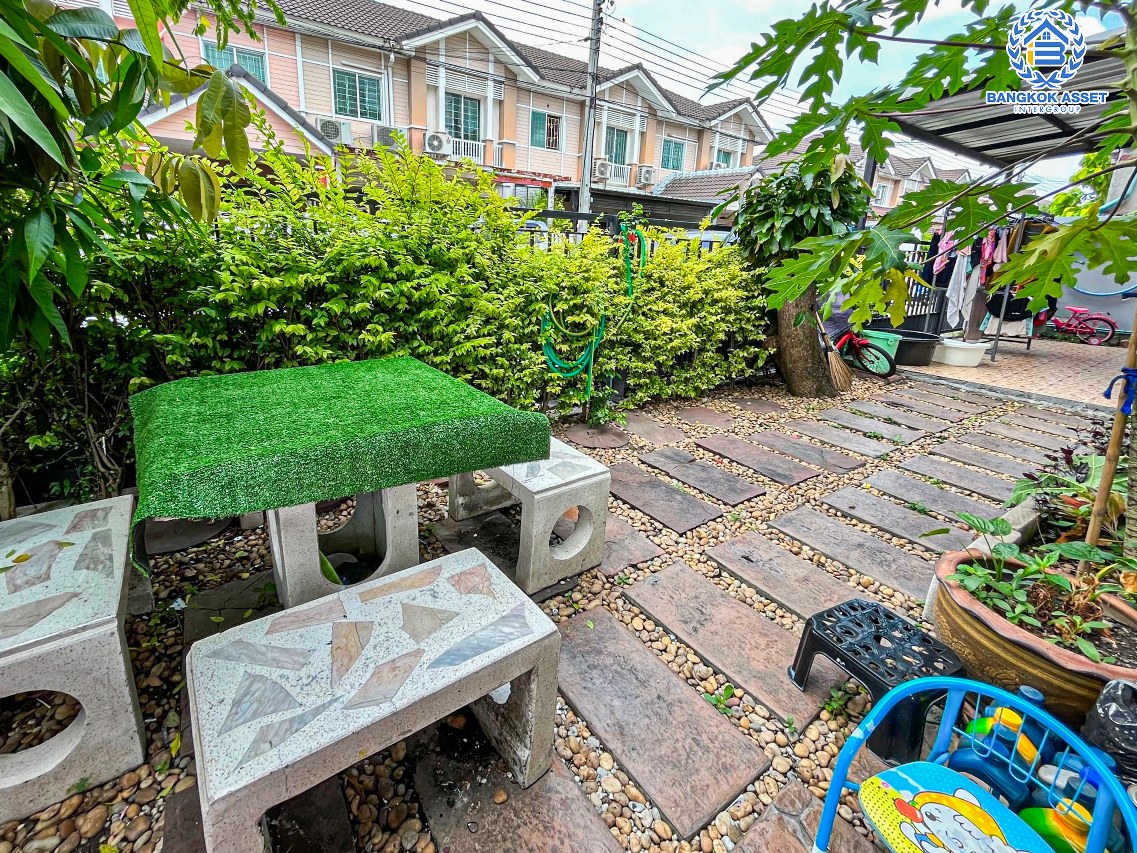 *****ทาวน์เฮ้าส์มือสองนนทบุรี โครงการ พฤกษาวิลล์28 วงแหวน-รัตนาธิเบศร์ หลังมุม เนื้อที่กว้างมากถึง 26 ตร.ว. ฟังก์ชัน 3 ห้องนอน 2 ห้องน้ำ 1 ที่จอดรถ ใกล้ส่วนกลาง บนทำเลแห่งการเดินทาง เชื่อมต่อถนนกาญจนาภิเษก ใกล้รถไฟฟ้าสายสีม่วง "สถานีตลาดบางใหญ่" และจุดขึ้นทางด่วน "กาญจนาภิเษก"