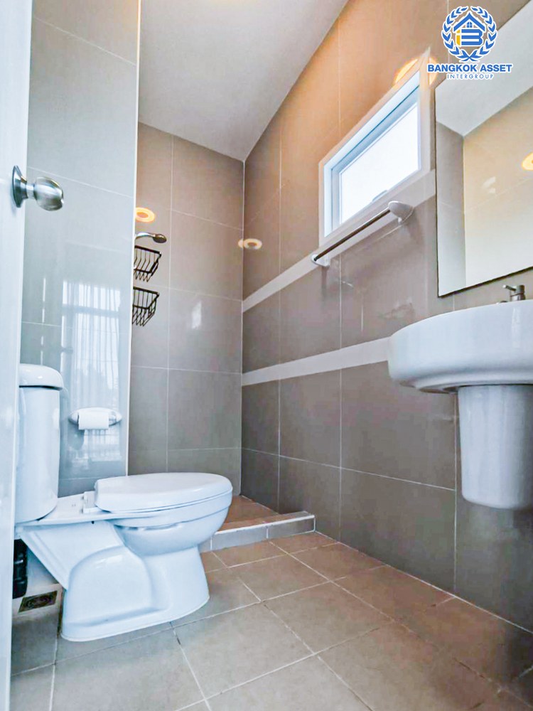 *****ทาวน์เฮ้าส์มือสอง โครงการ คาซ่าซิตี้ วัชรพล เนื้อที่ 28.80 ตร.ว. ฟังก์ชัน 3 ห้องนอน 2 ห้องน้ำ 2 ที่จอดรถ บ้านพร้อมอยู่ บนทำเลเดินทางสะดวก เชื่อมต่อถนนเพิ่มสิน ถนนจตุโชติ ถนนวัชรพล ใกล้รถไฟฟ้าสายสีเขียว "สถานีสะพานใหม่-คูคต" และจุดขึ้นทางด่วน "ฉลองรัช"