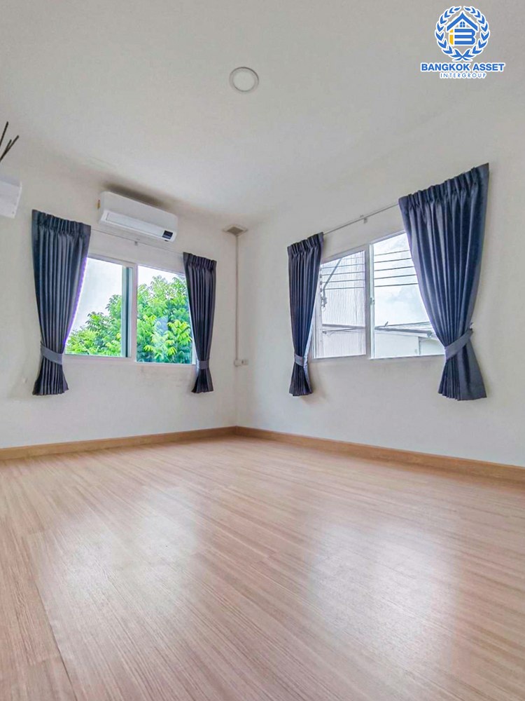 *****ทาวน์เฮ้าส์มือสอง โครงการ คาซ่าซิตี้ วัชรพล เนื้อที่ 28.80 ตร.ว. ฟังก์ชัน 3 ห้องนอน 2 ห้องน้ำ 2 ที่จอดรถ บ้านพร้อมอยู่ บนทำเลเดินทางสะดวก เชื่อมต่อถนนเพิ่มสิน ถนนจตุโชติ ถนนวัชรพล ใกล้รถไฟฟ้าสายสีเขียว "สถานีสะพานใหม่-คูคต" และจุดขึ้นทางด่วน "ฉลองรัช"