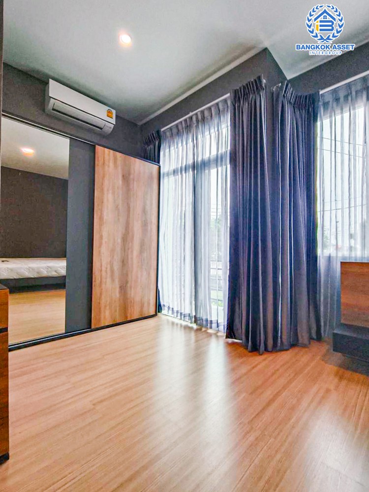 *****ทาวน์เฮ้าส์มือสอง โครงการ คาซ่าซิตี้ วัชรพล เนื้อที่ 28.80 ตร.ว. ฟังก์ชัน 3 ห้องนอน 2 ห้องน้ำ 2 ที่จอดรถ บ้านพร้อมอยู่ บนทำเลเดินทางสะดวก เชื่อมต่อถนนเพิ่มสิน ถนนจตุโชติ ถนนวัชรพล ใกล้รถไฟฟ้าสายสีเขียว "สถานีสะพานใหม่-คูคต" และจุดขึ้นทางด่วน "ฉลองรัช"