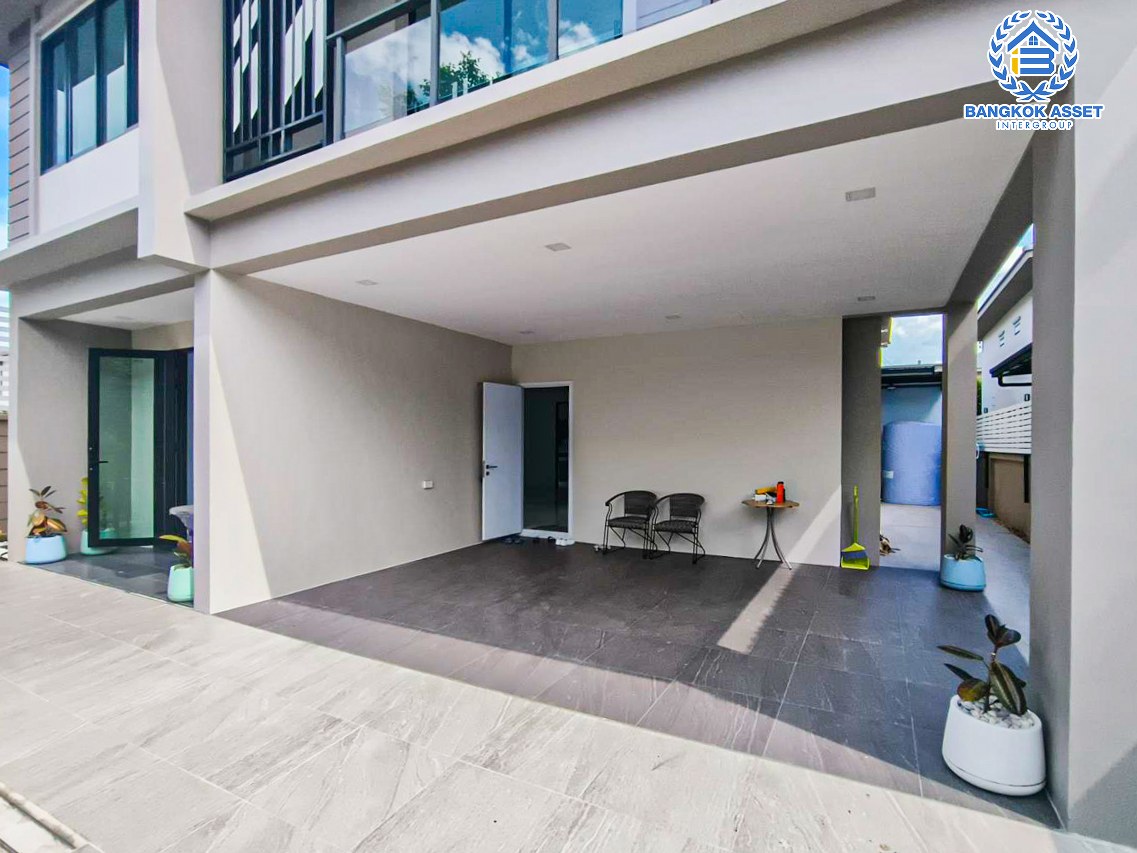 *****บ้านเดี่ยวมือสองกรุงเทพมหานคร โครงการ เดอะรักซ์ รามอินทรา-หทัยราษฎร์ หลังมุม! เนื้อที่กว้างขวางถึง 56.3 ตร.ว. ฟังก์ชัน 4 ห้องนอน 3 ห้องน้ำ 2 ที่จอดรถ สภาพใหม่ ไม่เคยเข้าอยู่ ระบบประปาพร้อมกรองน้ำดี แถมฟรี! 1 เครื่องปรับอากาศ 2 เครื่องทำน้ำอุ่น บนทำเลดี ใกล้จุดขึ้นทางด่วน "รามอินทรา" จองเลย!