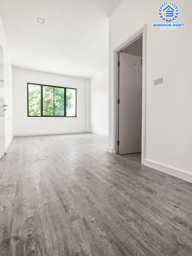 *****บ้านเดี่ยวมือสองกรุงเทพมหานคร โครงการ เดอะรักซ์ รามอินทรา-หทัยราษฎร์ หลังมุม! เนื้อที่กว้างขวางถึง 56.3 ตร.ว. ฟังก์ชัน 4 ห้องนอน 3 ห้องน้ำ 2 ที่จอดรถ สภาพใหม่ ไม่เคยเข้าอยู่ ระบบประปาพร้อมกรองน้ำดี แถมฟรี! 1 เครื่องปรับอากาศ 2 เครื่องทำน้ำอุ่น บนทำเลดี ใกล้จุดขึ้นทางด่วน "รามอินทรา" จองเลย!