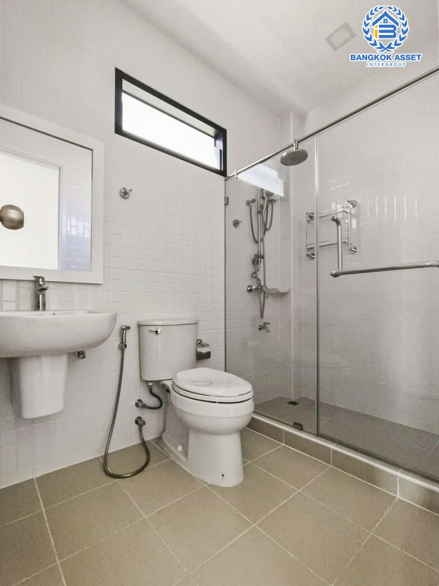 *****บ้านเดี่ยวมือสองกรุงเทพมหานคร โครงการ เดอะรักซ์ รามอินทรา-หทัยราษฎร์ หลังมุม! เนื้อที่กว้างขวางถึง 56.3 ตร.ว. ฟังก์ชัน 4 ห้องนอน 3 ห้องน้ำ 2 ที่จอดรถ สภาพใหม่ ไม่เคยเข้าอยู่ ระบบประปาพร้อมกรองน้ำดี แถมฟรี! 1 เครื่องปรับอากาศ 2 เครื่องทำน้ำอุ่น บนทำเลดี ใกล้จุดขึ้นทางด่วน "รามอินทรา" จองเลย!