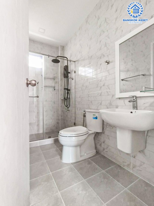 *****บ้านเดี่ยวมือสองกรุงเทพมหานคร โครงการ เดอะรักซ์ รามอินทรา-หทัยราษฎร์ หลังมุม! เนื้อที่กว้างขวางถึง 56.3 ตร.ว. ฟังก์ชัน 4 ห้องนอน 3 ห้องน้ำ 2 ที่จอดรถ สภาพใหม่ ไม่เคยเข้าอยู่ ระบบประปาพร้อมกรองน้ำดี แถมฟรี! 1 เครื่องปรับอากาศ 2 เครื่องทำน้ำอุ่น บนทำเลดี ใกล้จุดขึ้นทางด่วน "รามอินทรา" จองเลย!