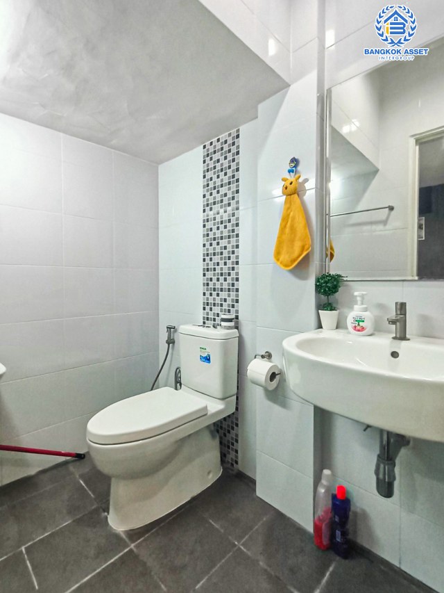 *****ทาวน์เฮ้าส์มือสองนนทบุรี โครงการ ภูมิธารา บ้านกล้วย-ไทรน้อย เนื้อที่ 19.7 ตร.ว. ฟังก์ชัน 2 ห้องนอน 2 ห้องน้ำ 2 ที่จอดรถ บ้านสภาพสวยสุดๆ บนทำเลแห่งการเดินทาง เชื่อมต่อถนนกาญจนาภิเษก ใกล้รถไฟฟ้าสายสีม่วง "สถานีคลองบางไผ่" และจุดขึ้นทางด่วน "ศรีรัช"