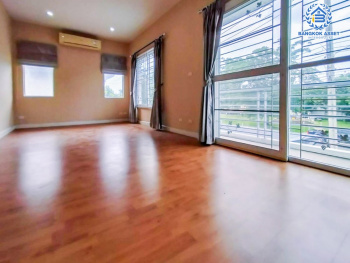 *****บ้านเดี่ยวมือสอง มณีรินทร์ เลค&พาร์ค 345 เนื้อที่ 79.60 ตร.ว. ฟังก์ชัน 3 ห้องนอน 3 ห้องน้ำ 3 ที่จอดรถ บ้านหลังใหญ่พร้อมอยู่ บนทำเลเดินทางสะดวก เชื่อมต่อถนน 345 ถนนราชพฤกษ์ ถนนศรีสมาน ใกล้โรบินสันไลฟ์สไตล์ จุดขึ้นทางด่วน "ศรีสมาน"