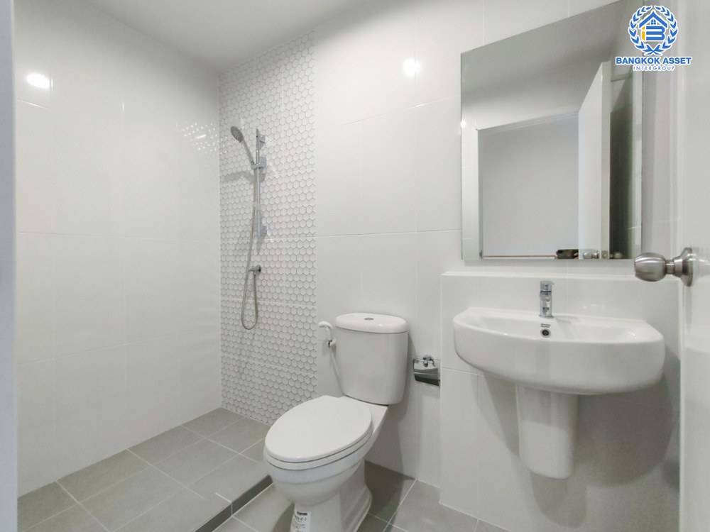 ทาวน์เฮ้าส์มือสอง โครงการ ฟลอรา ติวานนท์ หลังมุม เนื้อที่ 24.90 ตร.ว. ฟังก์ชัน 4 ห้องนอน 2 ห้องน้ำ 2 ที่จอดรถ บ้านใหม่ไม่เคยเข้าอยู่ ใกล้ส่วนกลาง และสวนโครงการ บนทำเลเดินสะดวก เชื่อมต่อถนนราชพฤกษ์ ถนนติวานนท์ ถนนเลี่ยงเมืองนนทบุรี ใกล้รถไฟฟ้าสายสีม่วง "สถานีกระทรวงสาธารณสุข" และจุดขึ้นทางด่วน "ศรีรัช"