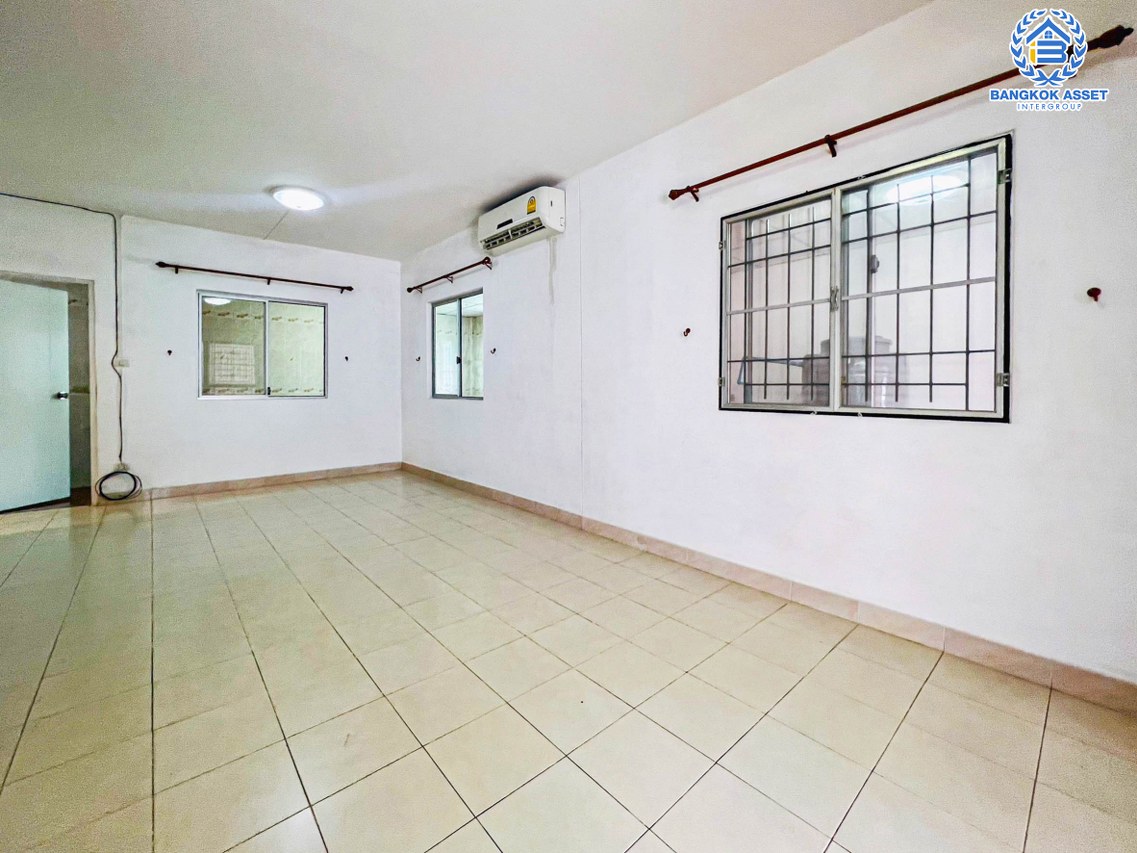 *****ทาวน์เฮ้าส์มือสองปทุมธานี โครงการ พฤกษา65/1 คลองหลวง หลังมุม! เนื้อที่กว้างถึง 24.4 ตร.ว. ฟังก์ชัน 3 ห้องนอน 2 ห้องน้ำ 1 ที่จอดรถ บ้านต่อเติมเต็ม แถมฟรี! 2 เครื่องปรับอากาศ 1 เครื่องดูดควัน ปั๊มน้ำพร้อมแทงค์น้ำ บนทำเลเข้า-ออกเมืองสะดวก เชื่อมต่อถนนพหลโยธิน ใกล้จุดขึ้นทางด่วน "ดอนเมืองโทลเวย์"