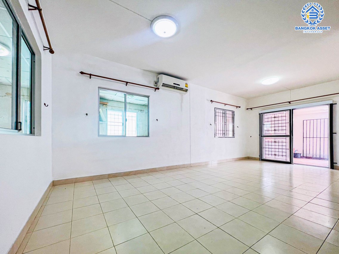 *****ทาวน์เฮ้าส์มือสองปทุมธานี โครงการ พฤกษา65/1 คลองหลวง หลังมุม! เนื้อที่กว้างถึง 24.4 ตร.ว. ฟังก์ชัน 3 ห้องนอน 2 ห้องน้ำ 1 ที่จอดรถ บ้านต่อเติมเต็ม แถมฟรี! 2 เครื่องปรับอากาศ 1 เครื่องดูดควัน ปั๊มน้ำพร้อมแทงค์น้ำ บนทำเลเข้า-ออกเมืองสะดวก เชื่อมต่อถนนพหลโยธิน ใกล้จุดขึ้นทางด่วน "ดอนเมืองโทลเวย์"