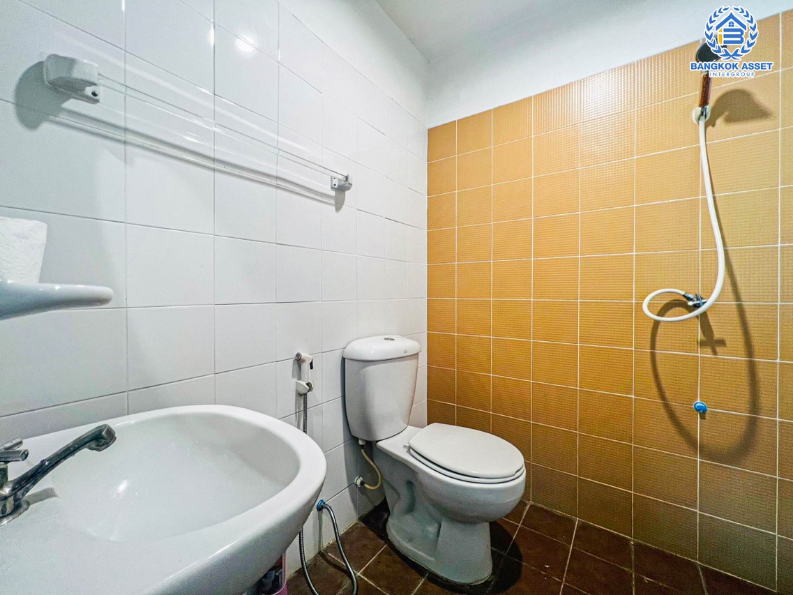 *****ทาวน์เฮ้าส์มือสองปทุมธานี โครงการ พฤกษา65/1 คลองหลวง หลังมุม! เนื้อที่กว้างถึง 24.4 ตร.ว. ฟังก์ชัน 3 ห้องนอน 2 ห้องน้ำ 1 ที่จอดรถ บ้านต่อเติมเต็ม แถมฟรี! 2 เครื่องปรับอากาศ 1 เครื่องดูดควัน ปั๊มน้ำพร้อมแทงค์น้ำ บนทำเลเข้า-ออกเมืองสะดวก เชื่อมต่อถนนพหลโยธิน ใกล้จุดขึ้นทางด่วน "ดอนเมืองโทลเวย์"