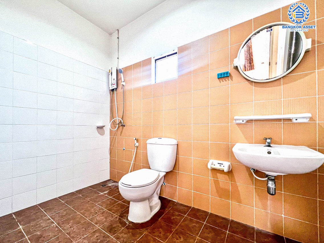 *****ทาวน์เฮ้าส์มือสองปทุมธานี โครงการ พฤกษา65/1 คลองหลวง หลังมุม! เนื้อที่กว้างถึง 24.4 ตร.ว. ฟังก์ชัน 3 ห้องนอน 2 ห้องน้ำ 1 ที่จอดรถ บ้านต่อเติมเต็ม แถมฟรี! 2 เครื่องปรับอากาศ 1 เครื่องดูดควัน ปั๊มน้ำพร้อมแทงค์น้ำ บนทำเลเข้า-ออกเมืองสะดวก เชื่อมต่อถนนพหลโยธิน ใกล้จุดขึ้นทางด่วน "ดอนเมืองโทลเวย์"