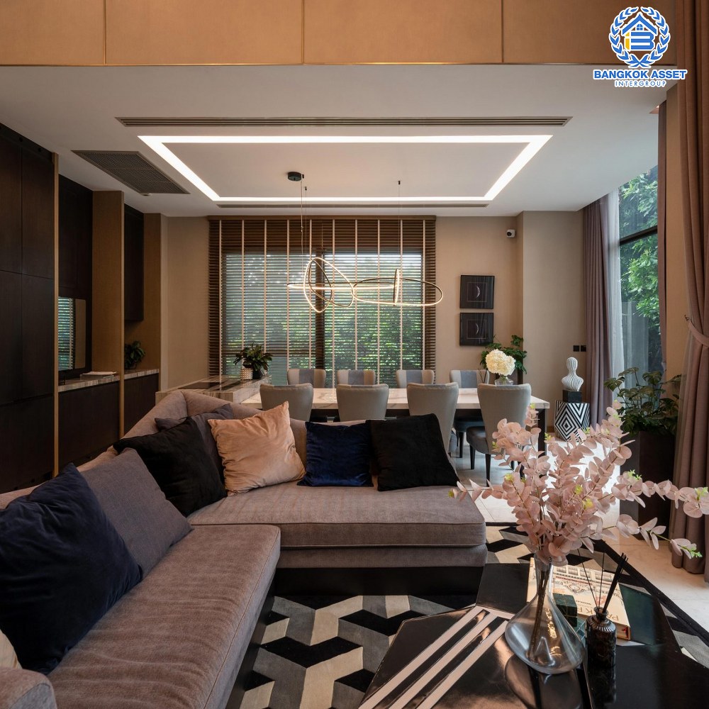 *****บ้านเดี่ยวมือสอง โครงการ เดอะ เจนทริ วิภาวดี หลังมุม จาก SC ASSET เนื้อที่ 136.90 ตร.ว. ฟังก์ชัน 5 ห้องนอน 7 ห้องน้ำ 4 ที่จอดรถ บ้านหลังใหญ่ ติดตั้งลิฟต์ในบ้าน ตกแต่งหรูหรา บนทำเลแห่งการเดินทาง เชื่อมต่อถนนพหลโยธิน ถนนรามอินทรา ถนนประเสริฐมนูกิจ ใกล้รถไฟฟ้าสายสีแดง "สถานีหลักสี่"