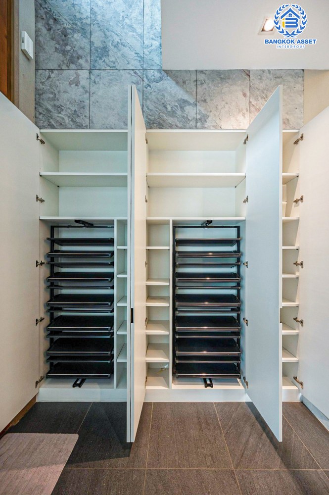 *****บ้านเดี่ยวมือสอง โครงการ เดอะ เจนทริ วิภาวดี หลังมุม จาก SC ASSET เนื้อที่ 136.90 ตร.ว. ฟังก์ชัน 5 ห้องนอน 7 ห้องน้ำ 4 ที่จอดรถ บ้านหลังใหญ่ ติดตั้งลิฟต์ในบ้าน ตกแต่งหรูหรา บนทำเลแห่งการเดินทาง เชื่อมต่อถนนพหลโยธิน ถนนรามอินทรา ถนนประเสริฐมนูกิจ ใกล้รถไฟฟ้าสายสีแดง "สถานีหลักสี่"