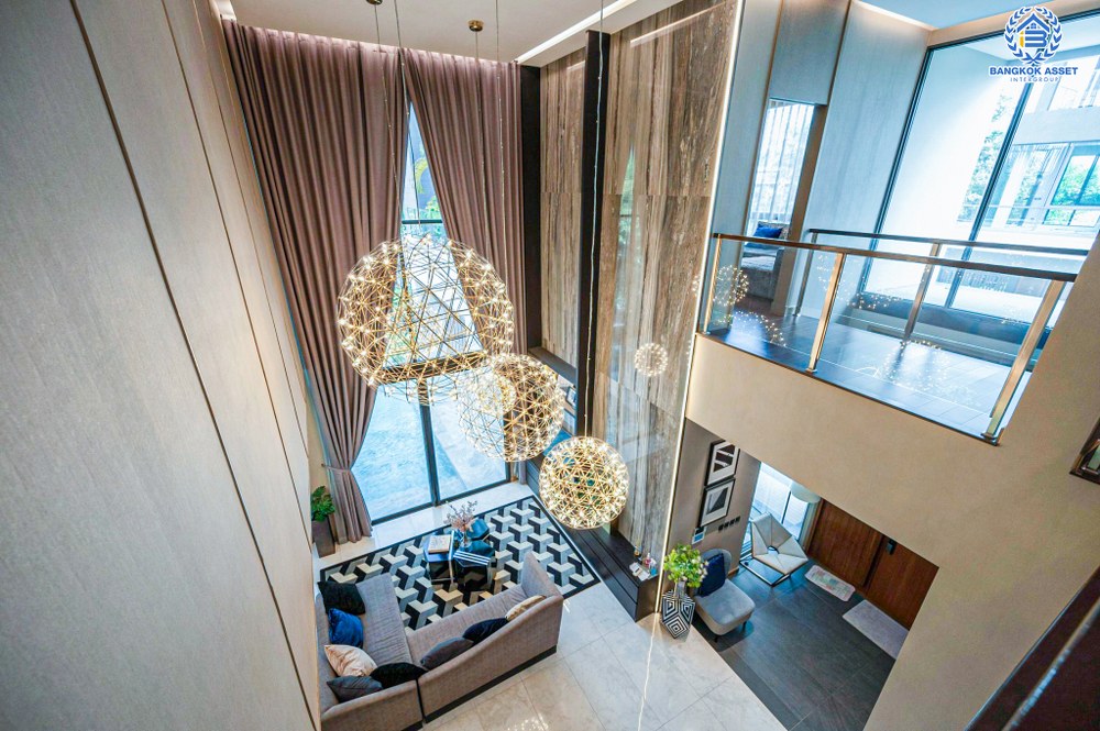 *****บ้านเดี่ยวมือสอง โครงการ เดอะ เจนทริ วิภาวดี หลังมุม จาก SC ASSET เนื้อที่ 136.90 ตร.ว. ฟังก์ชัน 5 ห้องนอน 7 ห้องน้ำ 4 ที่จอดรถ บ้านหลังใหญ่ ติดตั้งลิฟต์ในบ้าน ตกแต่งหรูหรา บนทำเลแห่งการเดินทาง เชื่อมต่อถนนพหลโยธิน ถนนรามอินทรา ถนนประเสริฐมนูกิจ ใกล้รถไฟฟ้าสายสีแดง "สถานีหลักสี่"