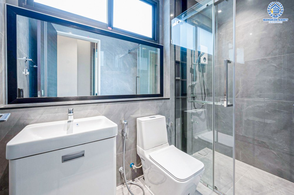 *****บ้านเดี่ยวมือสอง โครงการ เดอะ เจนทริ วิภาวดี หลังมุม จาก SC ASSET เนื้อที่ 136.90 ตร.ว. ฟังก์ชัน 5 ห้องนอน 7 ห้องน้ำ 4 ที่จอดรถ บ้านหลังใหญ่ ติดตั้งลิฟต์ในบ้าน ตกแต่งหรูหรา บนทำเลแห่งการเดินทาง เชื่อมต่อถนนพหลโยธิน ถนนรามอินทรา ถนนประเสริฐมนูกิจ ใกล้รถไฟฟ้าสายสีแดง "สถานีหลักสี่"