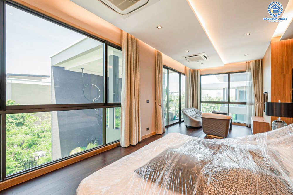 *****บ้านเดี่ยวมือสอง โครงการ เดอะ เจนทริ วิภาวดี หลังมุม จาก SC ASSET เนื้อที่ 136.90 ตร.ว. ฟังก์ชัน 5 ห้องนอน 7 ห้องน้ำ 4 ที่จอดรถ บ้านหลังใหญ่ ติดตั้งลิฟต์ในบ้าน ตกแต่งหรูหรา บนทำเลแห่งการเดินทาง เชื่อมต่อถนนพหลโยธิน ถนนรามอินทรา ถนนประเสริฐมนูกิจ ใกล้รถไฟฟ้าสายสีแดง "สถานีหลักสี่"