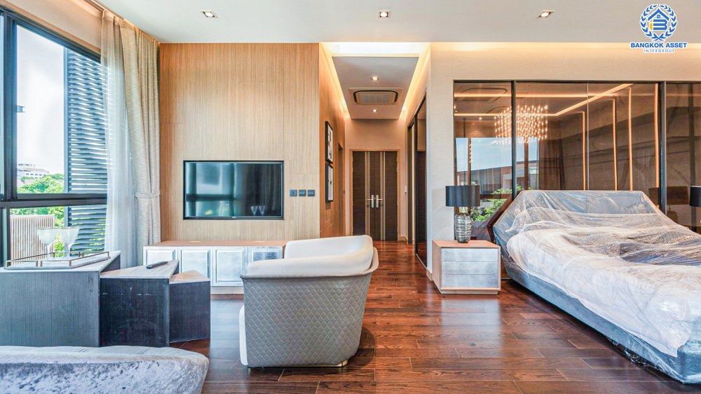 *****บ้านเดี่ยวมือสอง โครงการ เดอะ เจนทริ วิภาวดี หลังมุม จาก SC ASSET เนื้อที่ 136.90 ตร.ว. ฟังก์ชัน 5 ห้องนอน 7 ห้องน้ำ 4 ที่จอดรถ บ้านหลังใหญ่ ติดตั้งลิฟต์ในบ้าน ตกแต่งหรูหรา บนทำเลแห่งการเดินทาง เชื่อมต่อถนนพหลโยธิน ถนนรามอินทรา ถนนประเสริฐมนูกิจ ใกล้รถไฟฟ้าสายสีแดง "สถานีหลักสี่"