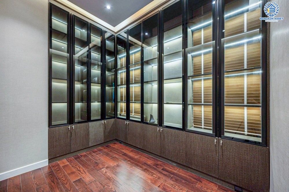 *****บ้านเดี่ยวมือสอง โครงการ เดอะ เจนทริ วิภาวดี หลังมุม จาก SC ASSET เนื้อที่ 136.90 ตร.ว. ฟังก์ชัน 5 ห้องนอน 7 ห้องน้ำ 4 ที่จอดรถ บ้านหลังใหญ่ ติดตั้งลิฟต์ในบ้าน ตกแต่งหรูหรา บนทำเลแห่งการเดินทาง เชื่อมต่อถนนพหลโยธิน ถนนรามอินทรา ถนนประเสริฐมนูกิจ ใกล้รถไฟฟ้าสายสีแดง "สถานีหลักสี่"