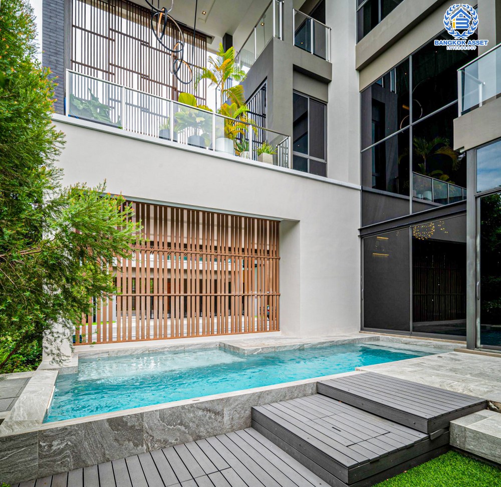 *****บ้านเดี่ยวมือสอง โครงการ เดอะ เจนทริ วิภาวดี หลังมุม จาก SC ASSET เนื้อที่ 136.90 ตร.ว. ฟังก์ชัน 5 ห้องนอน 7 ห้องน้ำ 4 ที่จอดรถ บ้านหลังใหญ่ ติดตั้งลิฟต์ในบ้าน ตกแต่งหรูหรา บนทำเลแห่งการเดินทาง เชื่อมต่อถนนพหลโยธิน ถนนรามอินทรา ถนนประเสริฐมนูกิจ ใกล้รถไฟฟ้าสายสีแดง "สถานีหลักสี่"