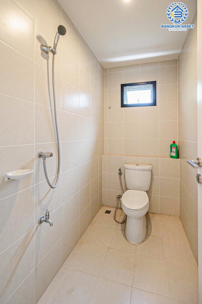 *****บ้านเดี่ยวมือสอง โครงการ เศรษฐสิริ แจ้งวัฒนะ-ประชาชื่น2 เนื้อที่ 132.60 ตร.ว. ฟังก์ชัน 5 ห้องนอน 5 ห้องน้ำ 6 ที่จอดรถ ตกแต่งเรียบหรู เฟอร์นิเจอร์ครบ พร้อมเข้าอยู่ หน้าโครงการติดถนนประชาชื่น เชื่อมต่อถนนงามวงศ์วาน รถไฟฟ้าสายสีชมพู "สถานีเมืองทองธานี" และจุดขึ้นทางด่วน "แจ้งวัฒนะ"