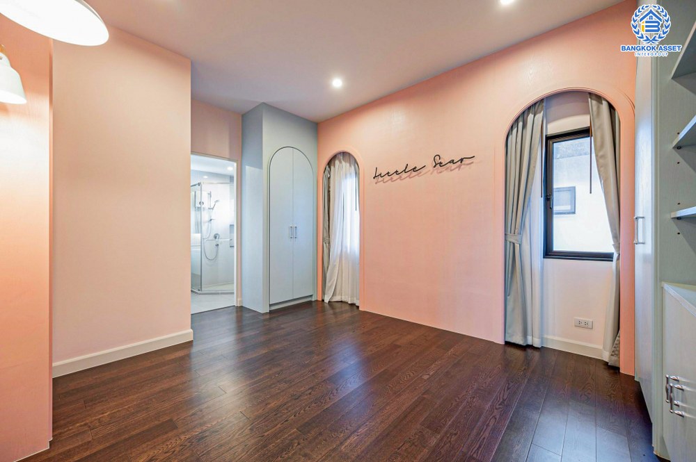 *****บ้านเดี่ยวมือสอง โครงการ เศรษฐสิริ แจ้งวัฒนะ-ประชาชื่น2 เนื้อที่ 132.60 ตร.ว. ฟังก์ชัน 5 ห้องนอน 5 ห้องน้ำ 6 ที่จอดรถ ตกแต่งเรียบหรู เฟอร์นิเจอร์ครบ พร้อมเข้าอยู่ หน้าโครงการติดถนนประชาชื่น เชื่อมต่อถนนงามวงศ์วาน รถไฟฟ้าสายสีชมพู "สถานีเมืองทองธานี" และจุดขึ้นทางด่วน "แจ้งวัฒนะ"