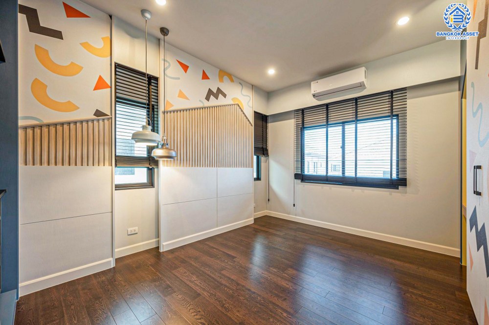 *****บ้านเดี่ยวมือสอง โครงการ เศรษฐสิริ แจ้งวัฒนะ-ประชาชื่น2 เนื้อที่ 132.60 ตร.ว. ฟังก์ชัน 5 ห้องนอน 5 ห้องน้ำ 6 ที่จอดรถ ตกแต่งเรียบหรู เฟอร์นิเจอร์ครบ พร้อมเข้าอยู่ หน้าโครงการติดถนนประชาชื่น เชื่อมต่อถนนงามวงศ์วาน รถไฟฟ้าสายสีชมพู "สถานีเมืองทองธานี" และจุดขึ้นทางด่วน "แจ้งวัฒนะ"