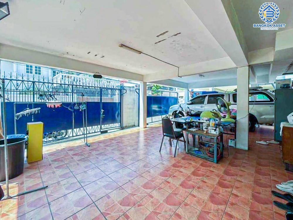 *****บ้านเดี่ยวมือสอง โครงการ เธียรสวน รามอินทรา5 เนื้อที่ 54 ตร.ว. ฟังก์ชัน 4 ห้องนอน 3 ห้องน้ำ 3 ที่จอดรถ บ้านสภาพสวย พร้อมเข้าอยู่ โครงการบนทำเลเดินทางสะดวก เชื่อมต่อถนนรามอินทรา ถนนพหลโยธิน ถนนเกษตร-นวมินทร์ ใกล้รถไฟฟ้าสายสีเขียว "สถานีสะพานใหม่" และจุดขึ้นทางด่วน "วงเเหวนตะวันออก-บางปะอิน"