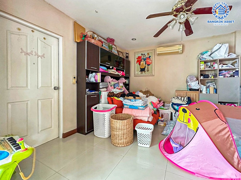 *****บ้านเดี่ยวมือสอง โครงการ ลัดดารมย์ อิลิแกนซ์ พระราม5-2 เนื้อที่ 140.90 ตร.ว. ฟังก์ชัน 5 ห้องนอน 5 ห้องน้ำ 2 ที่จอดรถ บ้านสภาพดีเยี่ยม พร้อมเรือนรับรอง บนทำเลศักยภาพ เชื่อมต่อถนนนครอินทร์ ถนนกาญจนาภิเษก ถนนราชพฤกษ์ ใกล้รถไฟฟ้าสายสีม่วง "สถานีศูนย์ราชการนนทบุรี" และจุดขึ้นทางด่วน "ศรีรัช"