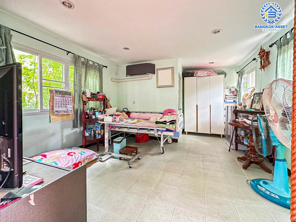 *****บ้านเดี่ยวมือสอง โครงการ ลัดดารมย์ อิลิแกนซ์ พระราม5-2 เนื้อที่ 140.90 ตร.ว. ฟังก์ชัน 5 ห้องนอน 5 ห้องน้ำ 2 ที่จอดรถ บ้านสภาพดีเยี่ยม พร้อมเรือนรับรอง บนทำเลศักยภาพ เชื่อมต่อถนนนครอินทร์ ถนนกาญจนาภิเษก ถนนราชพฤกษ์ ใกล้รถไฟฟ้าสายสีม่วง "สถานีศูนย์ราชการนนทบุรี" และจุดขึ้นทางด่วน "ศรีรัช"