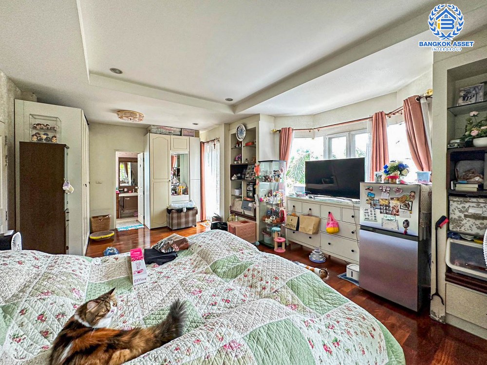 *****บ้านเดี่ยวมือสอง โครงการ ลัดดารมย์ อิลิแกนซ์ พระราม5-2 เนื้อที่ 140.90 ตร.ว. ฟังก์ชัน 5 ห้องนอน 5 ห้องน้ำ 2 ที่จอดรถ บ้านสภาพดีเยี่ยม พร้อมเรือนรับรอง บนทำเลศักยภาพ เชื่อมต่อถนนนครอินทร์ ถนนกาญจนาภิเษก ถนนราชพฤกษ์ ใกล้รถไฟฟ้าสายสีม่วง "สถานีศูนย์ราชการนนทบุรี" และจุดขึ้นทางด่วน "ศรีรัช"