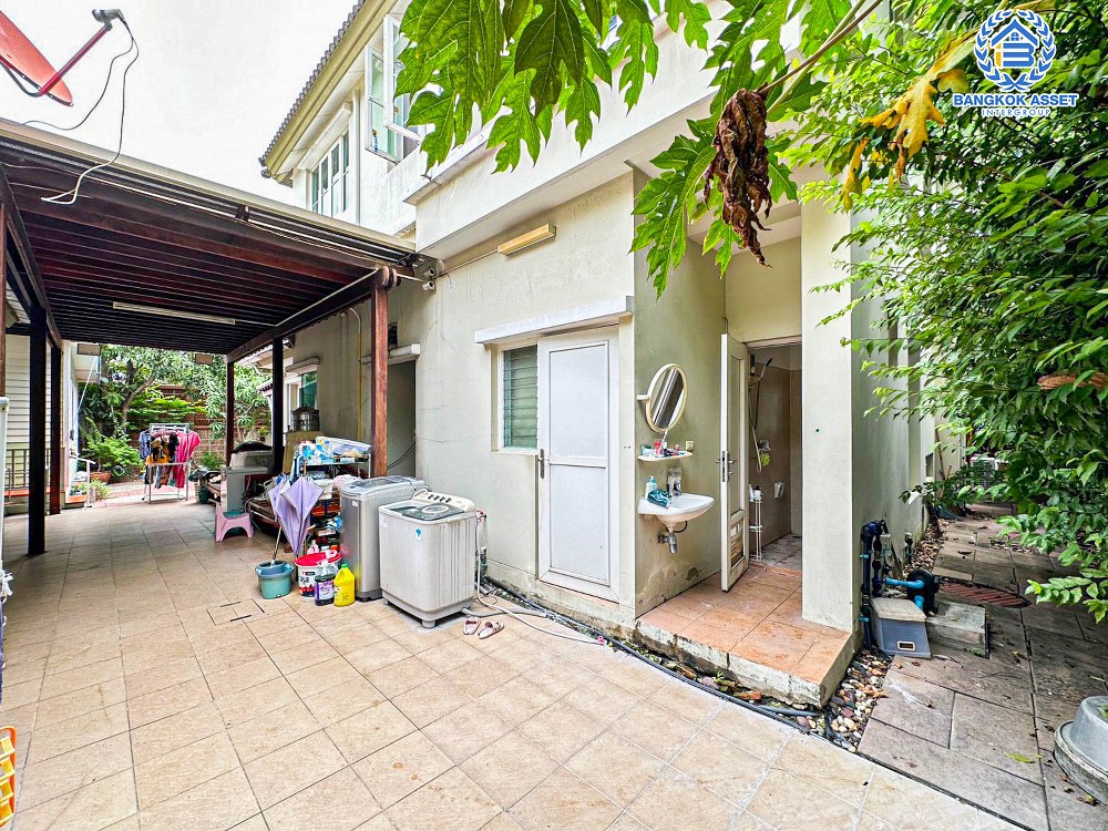 *****บ้านเดี่ยวมือสอง โครงการ ลัดดารมย์ อิลิแกนซ์ พระราม5-2 เนื้อที่ 140.90 ตร.ว. ฟังก์ชัน 5 ห้องนอน 5 ห้องน้ำ 2 ที่จอดรถ บ้านสภาพดีเยี่ยม พร้อมเรือนรับรอง บนทำเลศักยภาพ เชื่อมต่อถนนนครอินทร์ ถนนกาญจนาภิเษก ถนนราชพฤกษ์ ใกล้รถไฟฟ้าสายสีม่วง "สถานีศูนย์ราชการนนทบุรี" และจุดขึ้นทางด่วน "ศรีรัช"