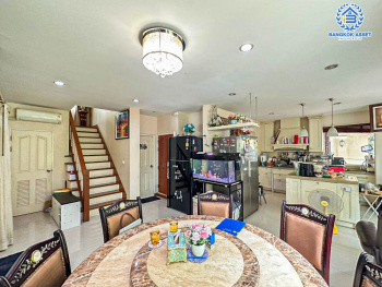 *****บ้านเดี่ยวมือสอง โครงการ ลัดดารมย์ อิลิแกนซ์ พระราม5-2 เนื้อที่ 140.90 ตร.ว. ฟังก์ชัน 5 ห้องนอน 5 ห้องน้ำ 2 ที่จอดรถ บ้านสภาพดีเยี่ยม พร้อมเรือนรับรอง บนทำเลศักยภาพ เชื่อมต่อถนนนครอินทร์ ถนนกาญจนาภิเษก ถนนราชพฤกษ์ ใกล้รถไฟฟ้าสายสีม่วง "สถานีศูนย์ราชการนนทบุรี" และจุดขึ้นทางด่วน "ศรีรัช"